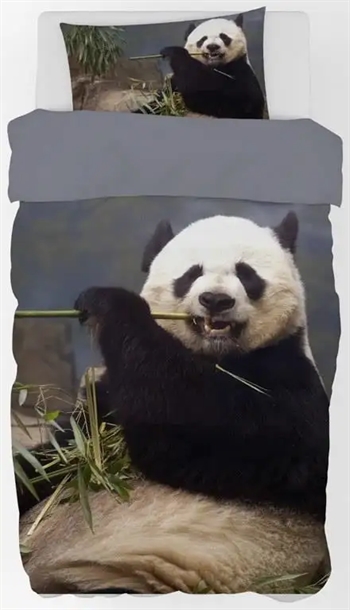 Se Panda sengetøj - 140x200 cm - Stor og sød panda bjørn - 100% bomulds sengesæt hos Dynezonen.dk